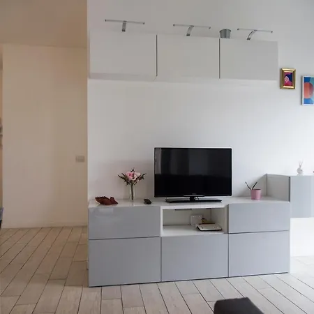 Big Terrace Near Linate Daire *